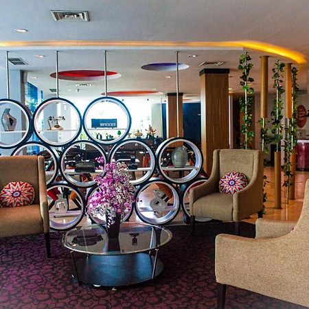 News Hotel Waru Sidoarjo Екстер'єр фото