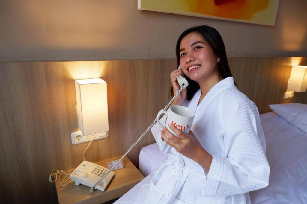 News Hotel Waru Sidoarjo Екстер'єр фото