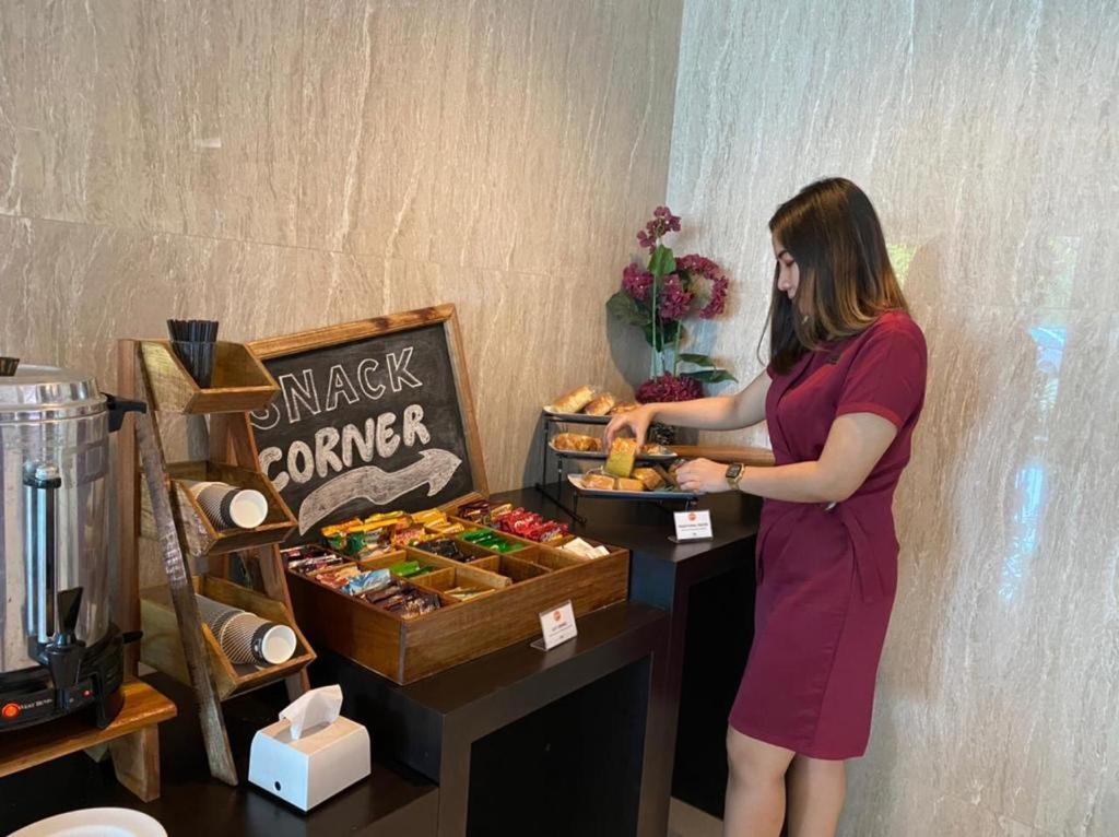 News Hotel Waru Sidoarjo Екстер'єр фото