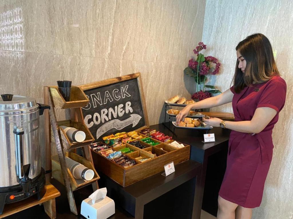 News Hotel Waru Sidoarjo Екстер'єр фото