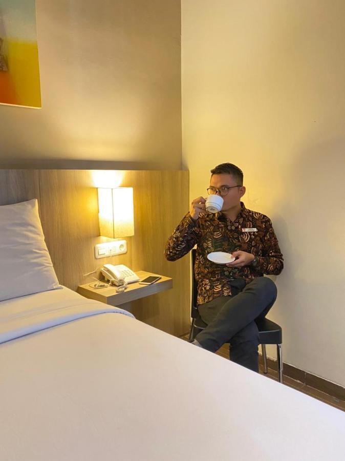 News Hotel Waru Sidoarjo Екстер'єр фото