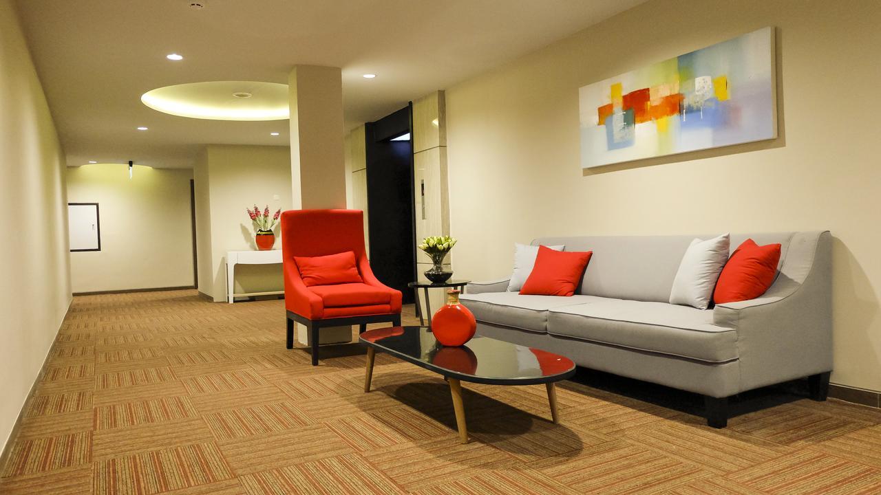 News Hotel Waru Sidoarjo Екстер'єр фото